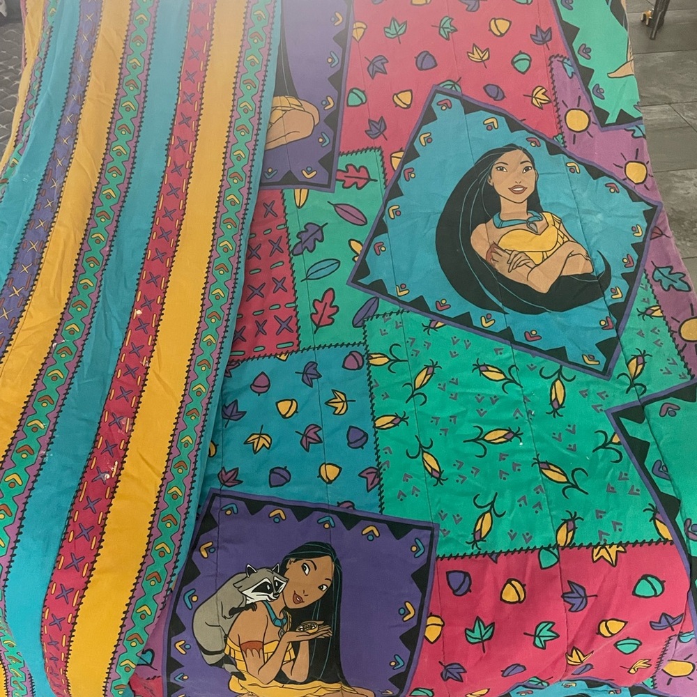 COPY - Twin/Full 90’s Pocahontas comforter. Perfect condition. So cute and comf…